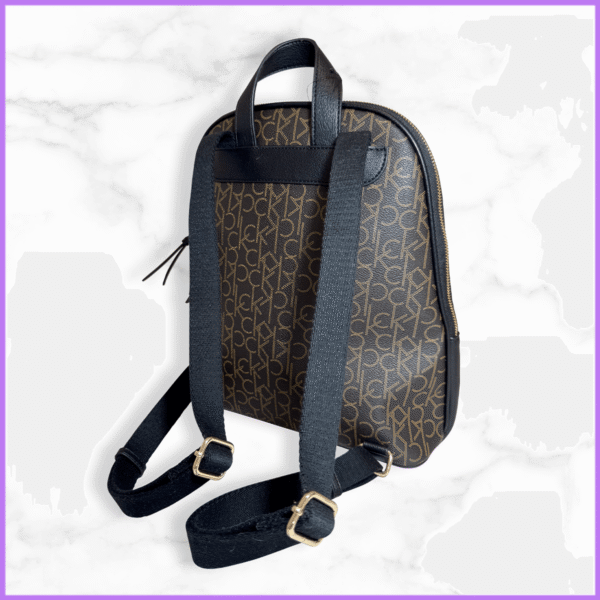 Mochila Calvin Klein negra y marrón - Image 3