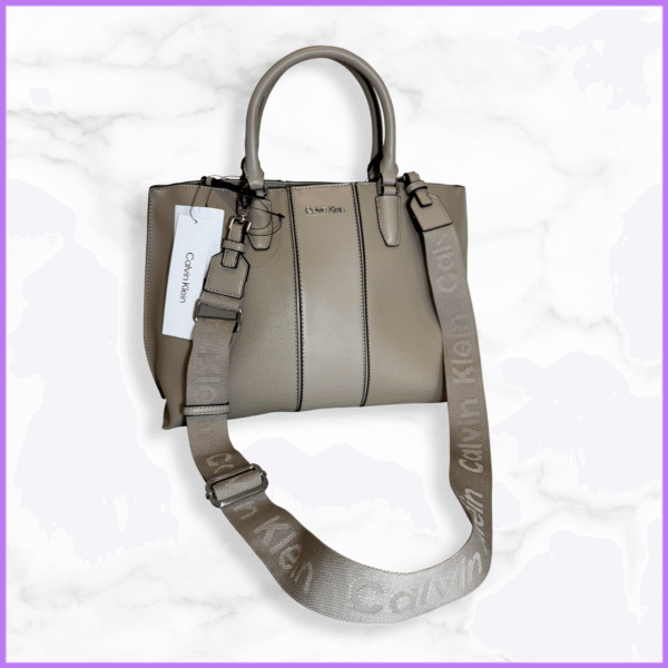 Bolso Calvin Klein silver mink - Image 2
